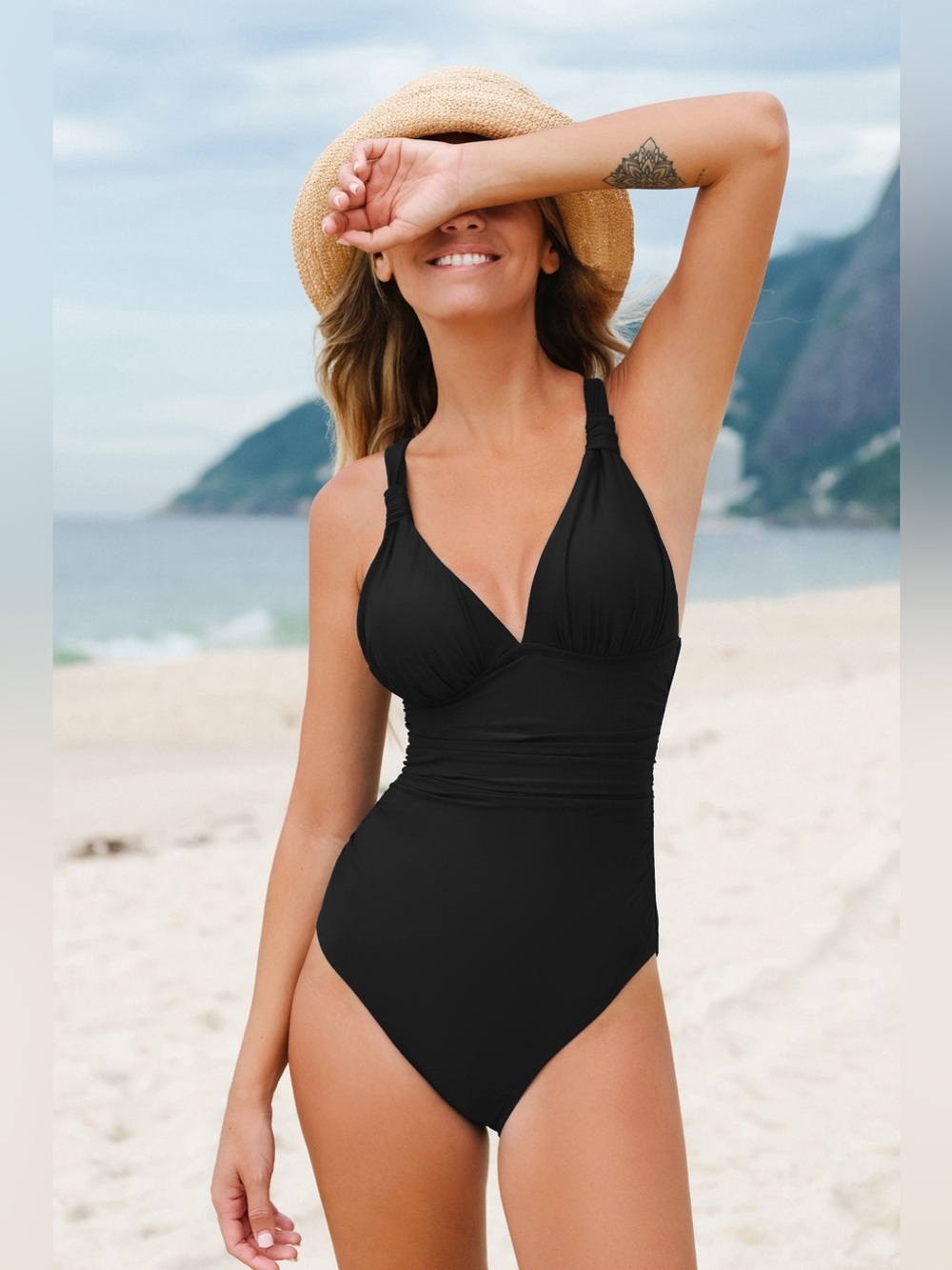 Cupshe Noir Twist Back One-Piece Swimsuit.
Size M
